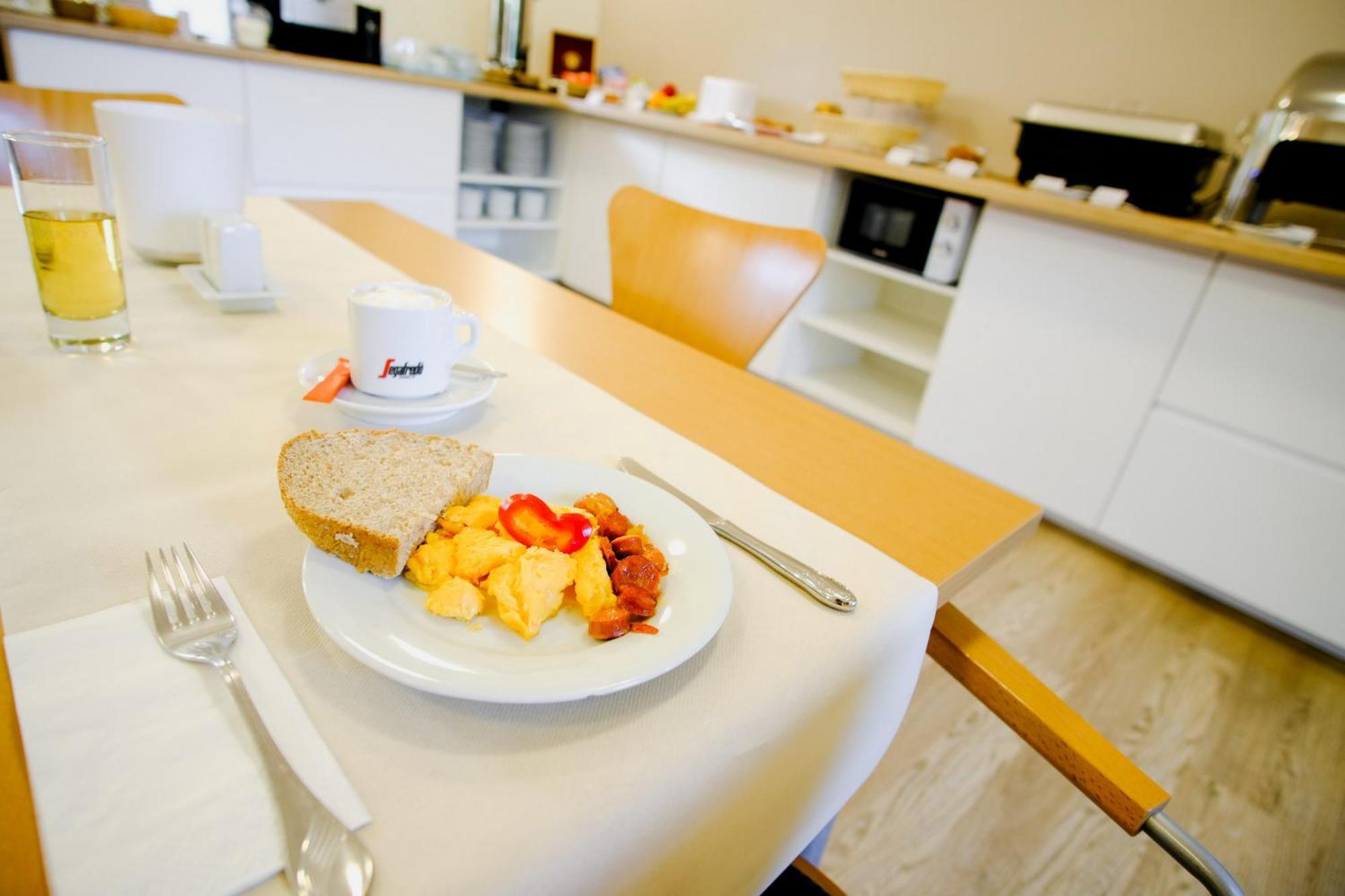 Hotel Adalbert Szent Gyoergy Haz Esztergom Luaran gambar