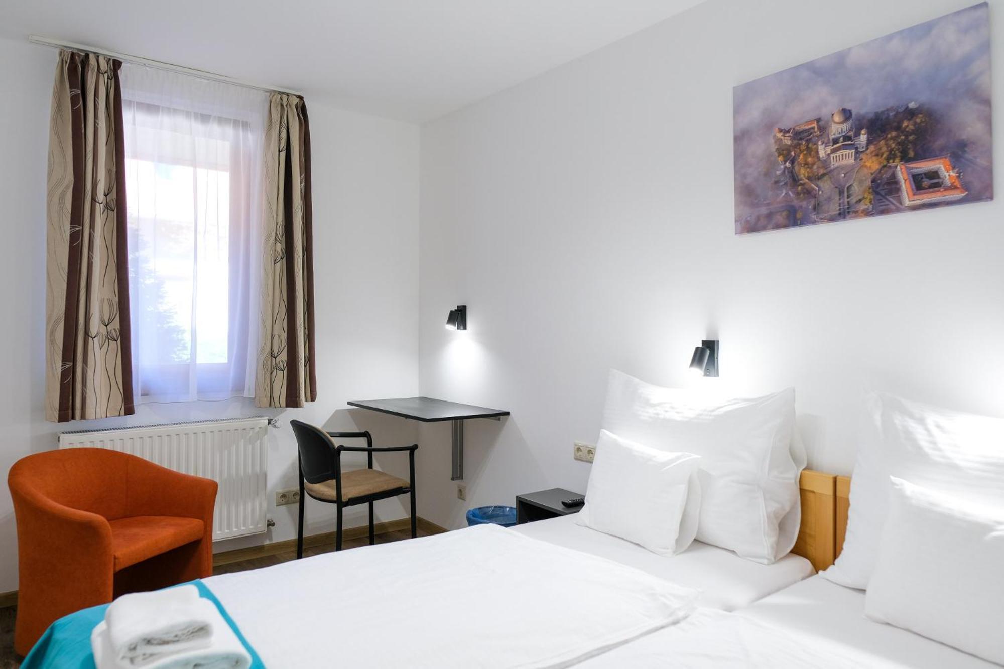 Hotel Adalbert Szent Gyoergy Haz Esztergom Luaran gambar