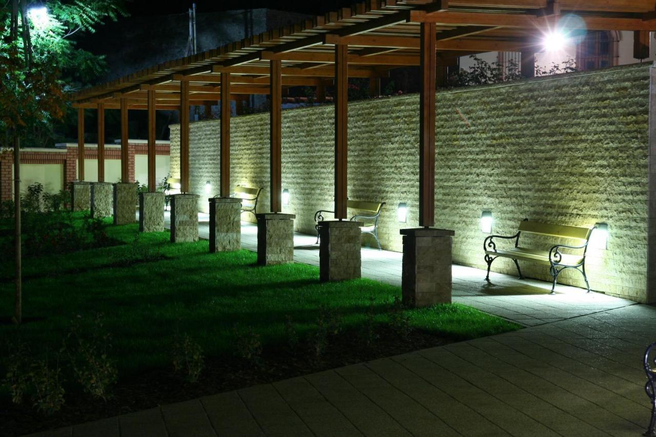 Hotel Adalbert Szent Gyoergy Haz Esztergom Luaran gambar