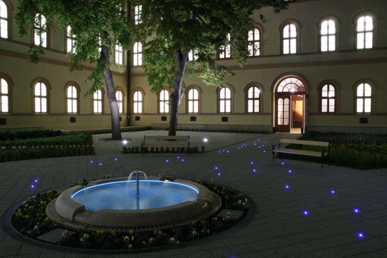 Hotel Adalbert Szent Gyoergy Haz Esztergom Luaran gambar